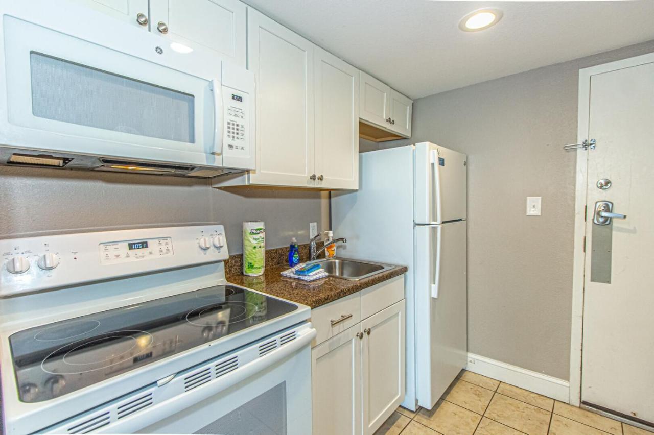 Ocean View King Suite With Modern Decor And Accents - Caravelle Resort 605 Sleeps 4 Guests Myrtle Beach Eksteriør bilde